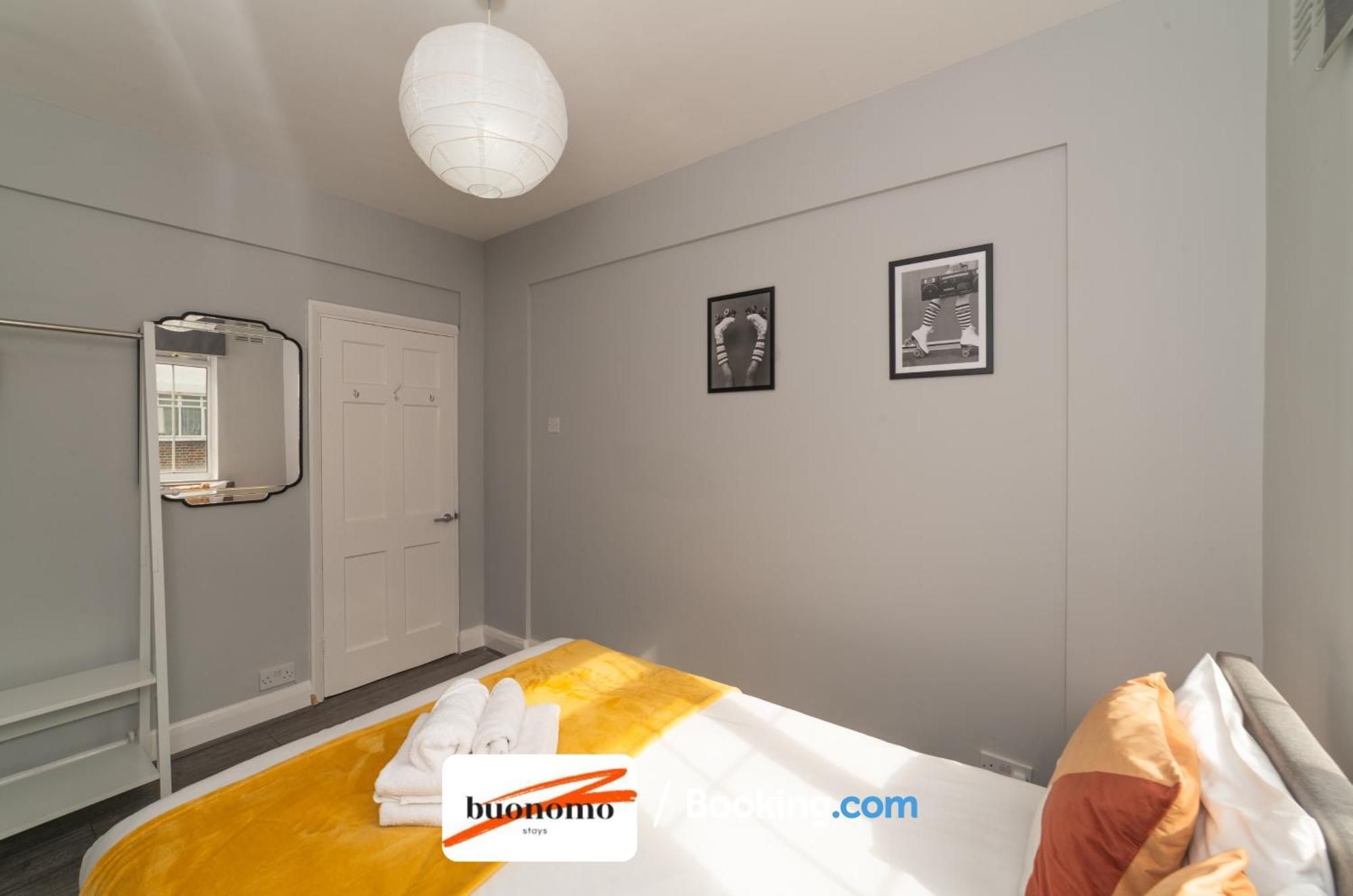 Two Bedroom Apartment By Buonomo Stays Short Lets & Serviced Accommodation With Balcony Londyn Zewnętrze zdjęcie