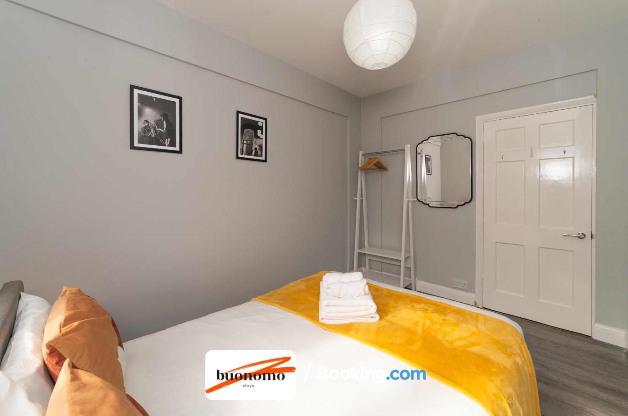 Two Bedroom Apartment By Buonomo Stays Short Lets & Serviced Accommodation With Balcony Londyn Zewnętrze zdjęcie