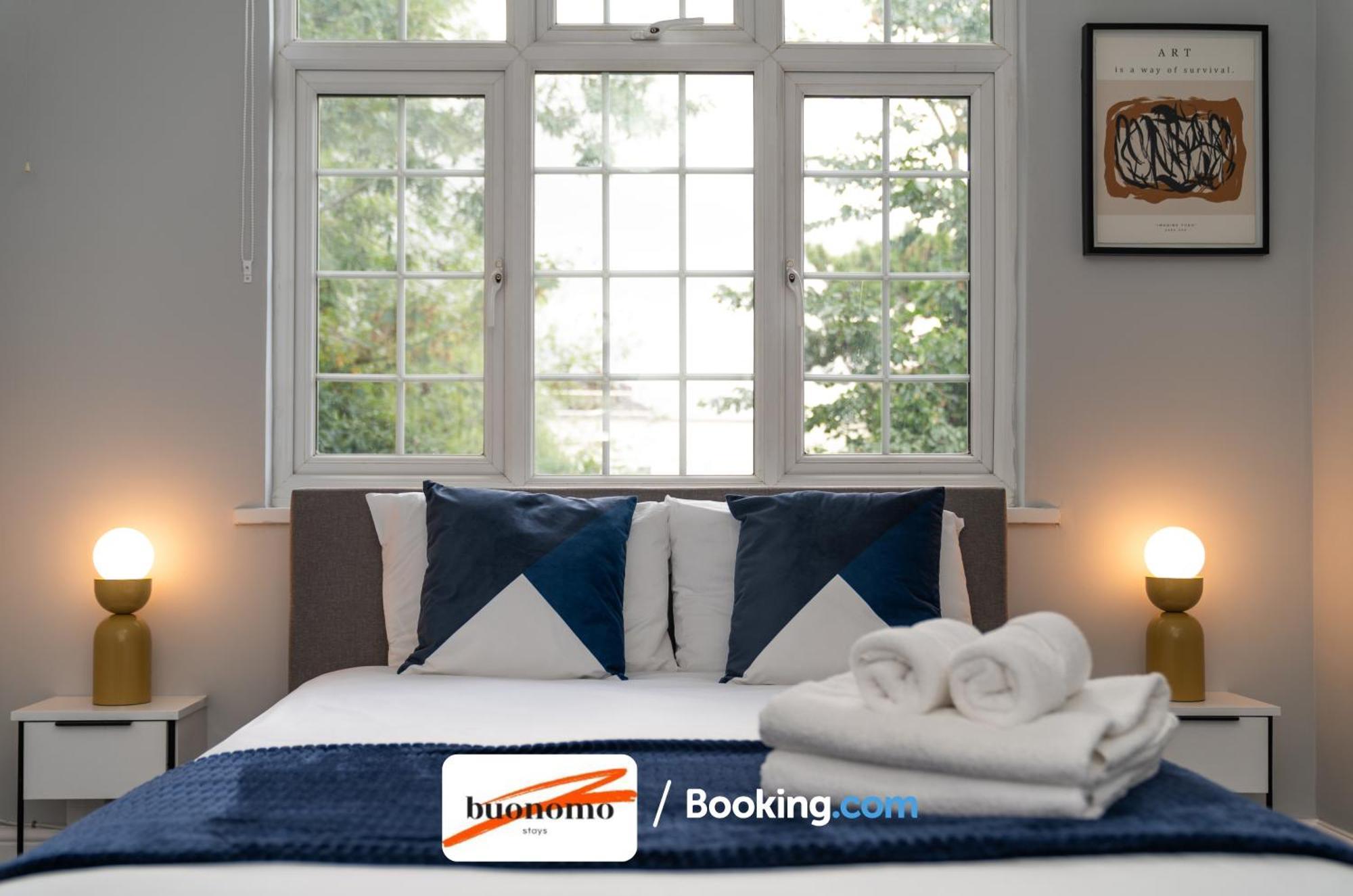 Two Bedroom Apartment By Buonomo Stays Short Lets & Serviced Accommodation With Balcony Londyn Zewnętrze zdjęcie
