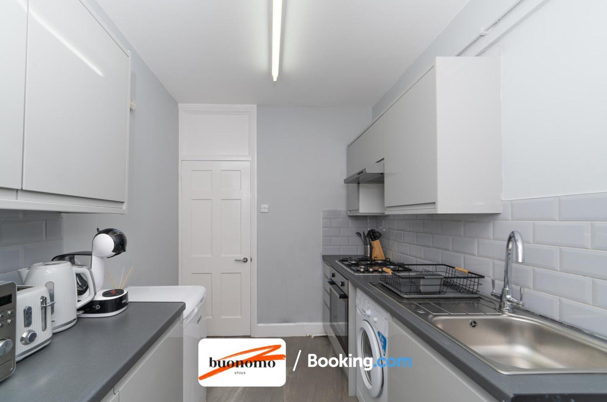 Two Bedroom Apartment By Buonomo Stays Short Lets & Serviced Accommodation With Balcony Londyn Zewnętrze zdjęcie