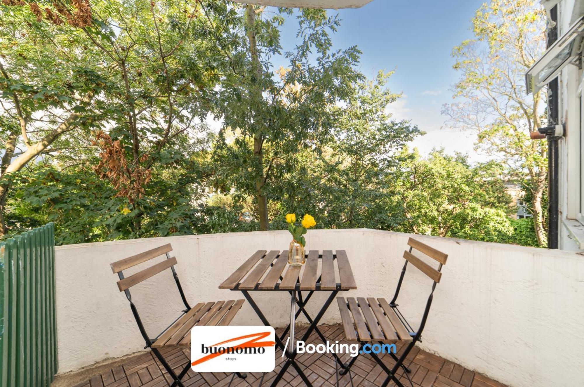 Two Bedroom Apartment By Buonomo Stays Short Lets & Serviced Accommodation With Balcony Londyn Zewnętrze zdjęcie