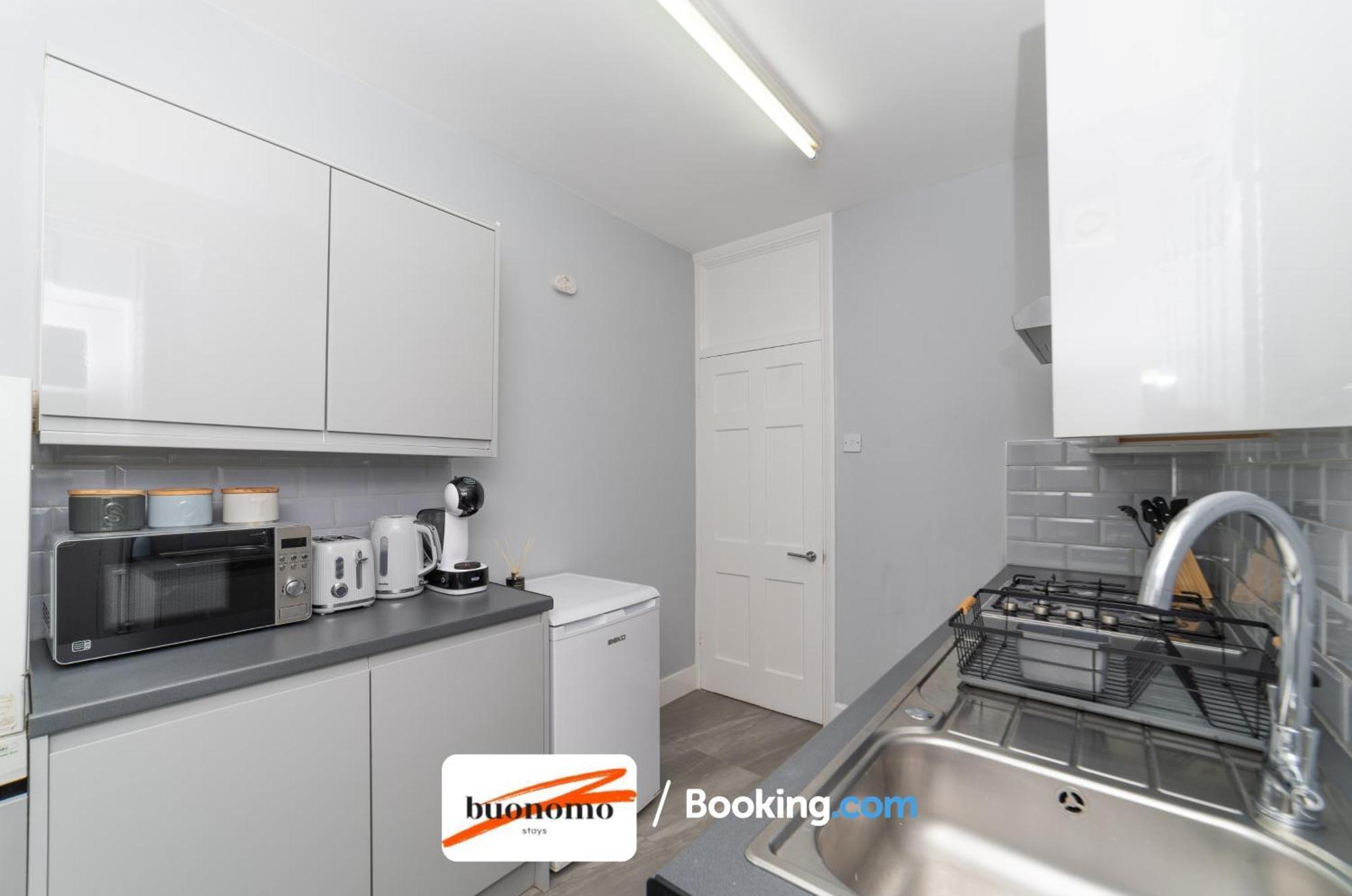 Two Bedroom Apartment By Buonomo Stays Short Lets & Serviced Accommodation With Balcony Londyn Zewnętrze zdjęcie